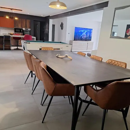 Avec Piscine, Jacuzzi Et Terrain De Petanque Entre Montpellier Et La Mediterranee *