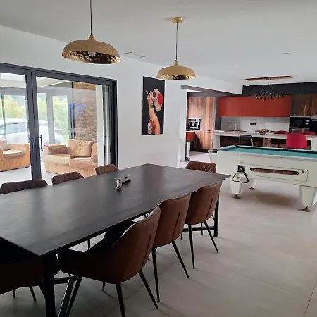 Villa Avec Piscine, Jacuzzi Et Terrain De Petanque Entre Montpellier Et La Mediterranee Boisseron